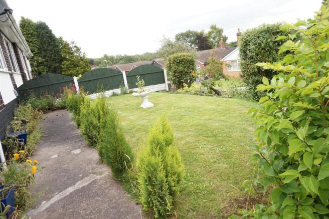 LANDSCAPED FOREGARDE