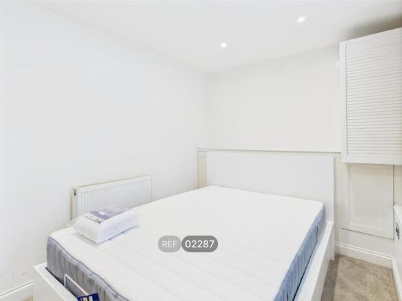 1 bed Apartment to rent Image 12