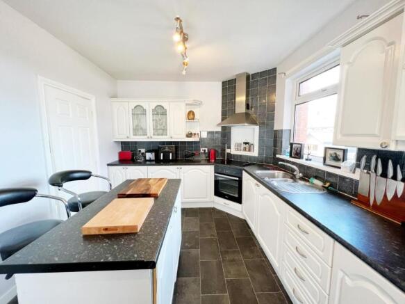 Kitchen pic 3.jpg