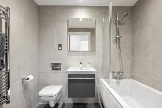 3 bed Flat to rent Image 10