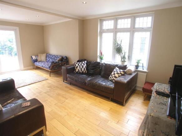 Lounge/Dining Room