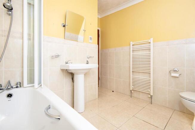 FAMILY BATHROOM