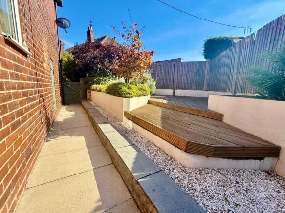 2 bed End of Terrace to rent Image 12