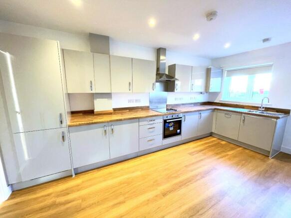 3 bed Semi-Detached to rent Image 4