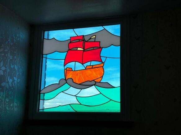FEATURED WINDOW
