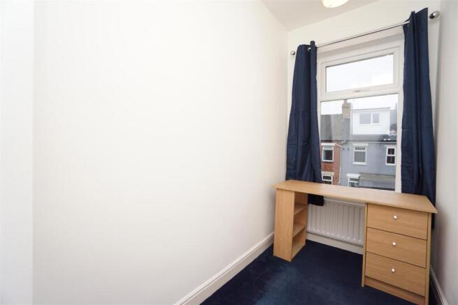 2 bed Terraced to rent Image 6