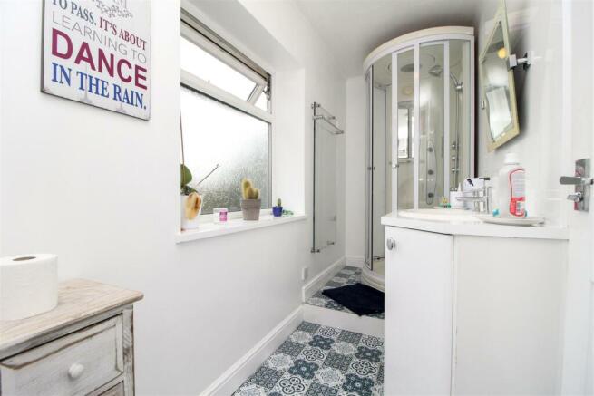 EN SUITE SHOWER ROOM/W.C
