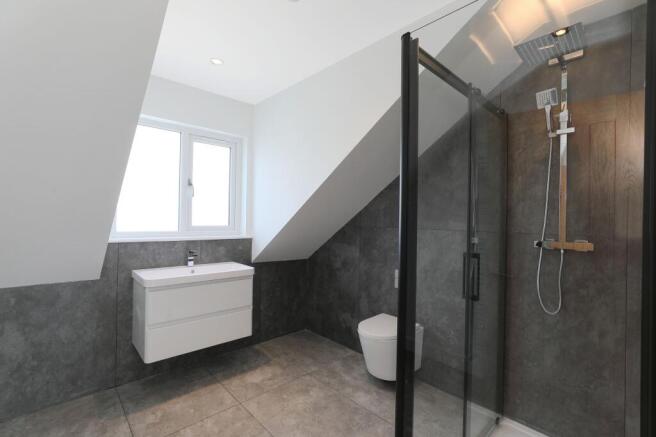 4 bed Detached for sale Image 9