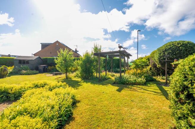 2 bed Semi-Detached Bungalow for sale Image 9