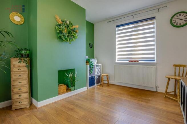 3 bed Semi-Detached for sale Image 6