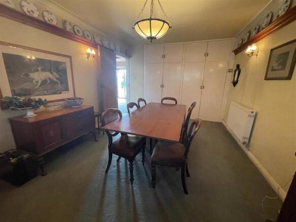 GROUND FLOOR BEDROOM 4 / SEPARATE DINING ROOM