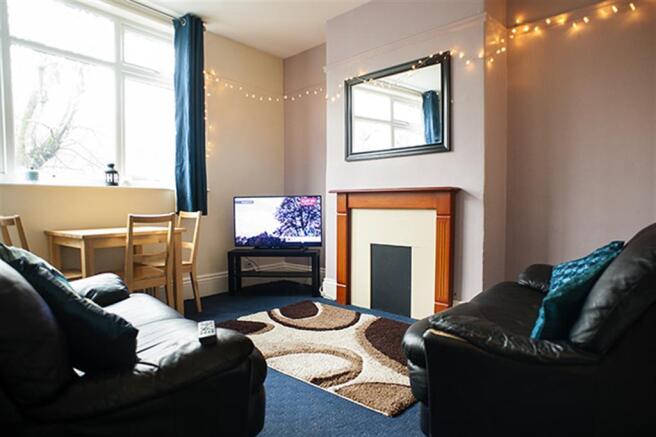 3 bed Flat to rent Image 5