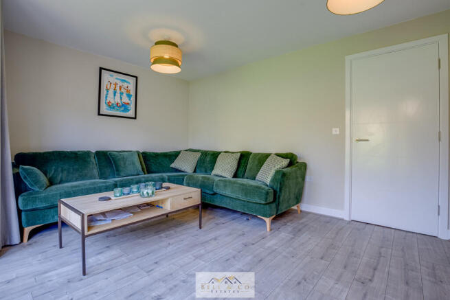 4 bed Semi-Detached for sale Image 8