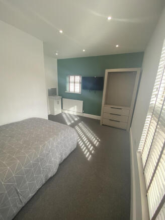 5 bed House to rent Image 9