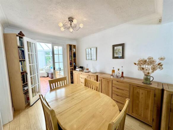 LIVING/DINING ROOM