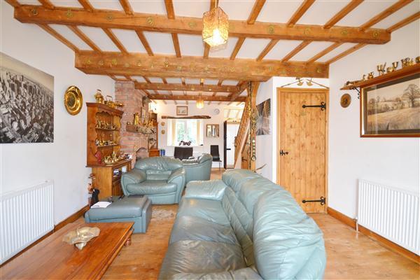 LOUNGE: