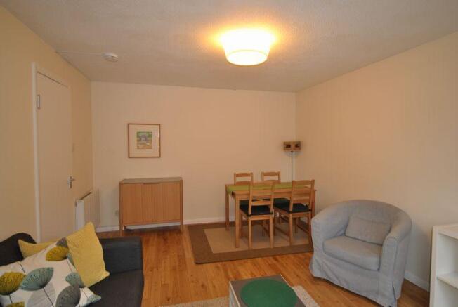 LOUNGE/DINING