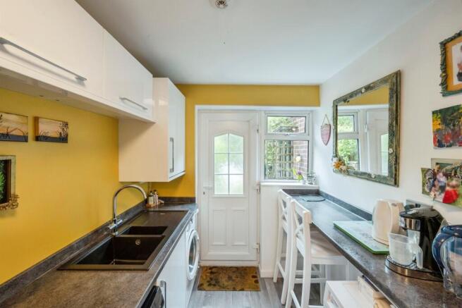 2 bed Terraced for sale Image 5