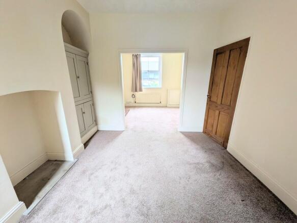 2 bed Terraced to rent Image 4