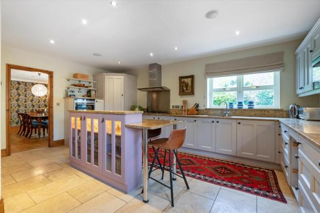 5 bed Detached for sale Image 5