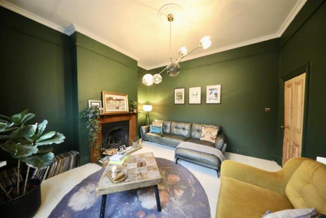 5 bed Terraced for sale Image 9