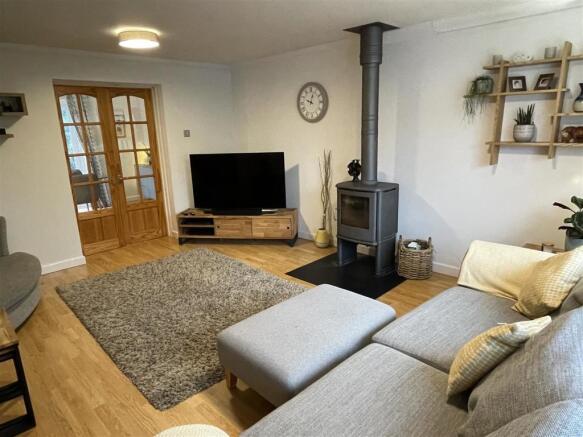LOUNGE: