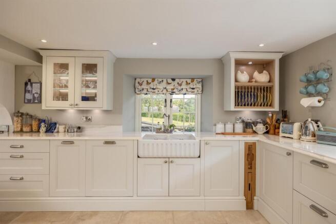 4 bed House for sale Image 6