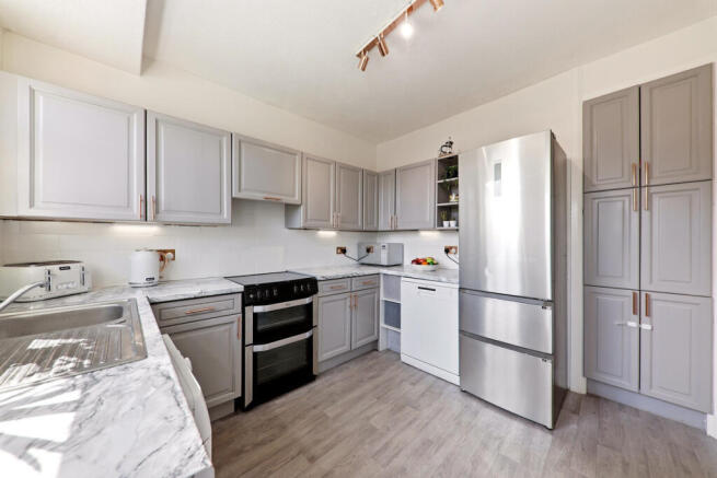 3 bed Semi-Detached for sale Image 6