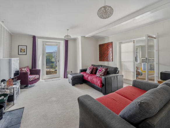 6 bed Detached for sale Image 12