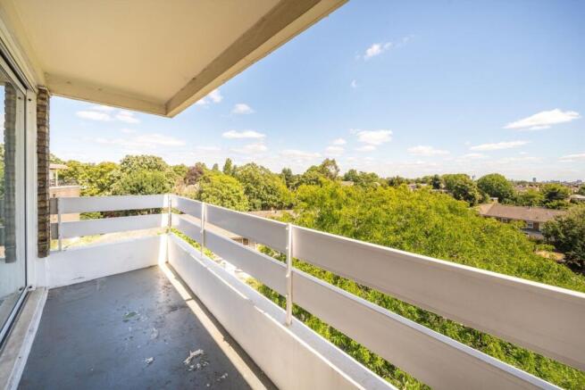 Warwick Drive, Putney photo 4