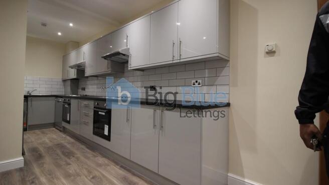 6 bed Terraced to rent Image 6