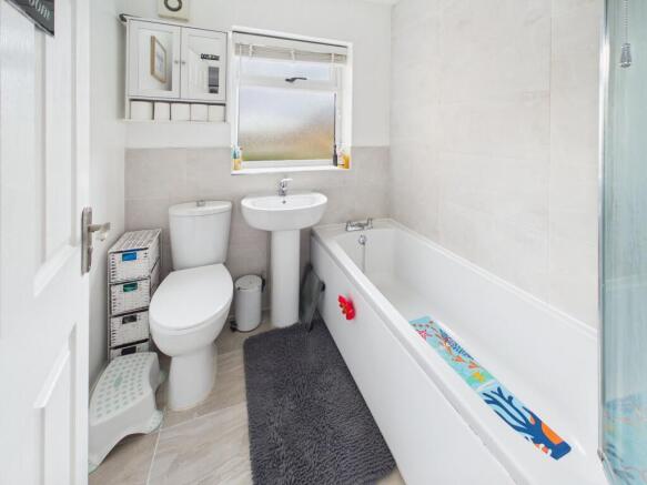 3 bed Semi-Detached for sale Image 10