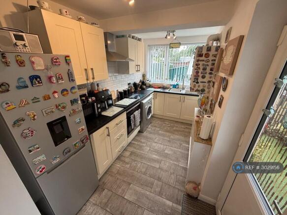 2 bed Semi-Detached to rent Image 6