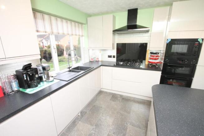 FITTED KITCHEN