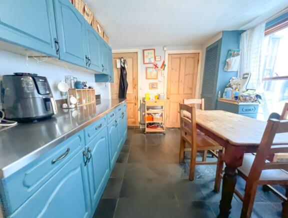 4 bed Terraced for sale Image 9