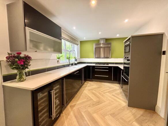 4 bed Detached for sale Image 6