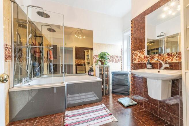 4 bed Semi-Detached for sale Image 10
