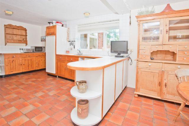 Kitchen & Breakfast