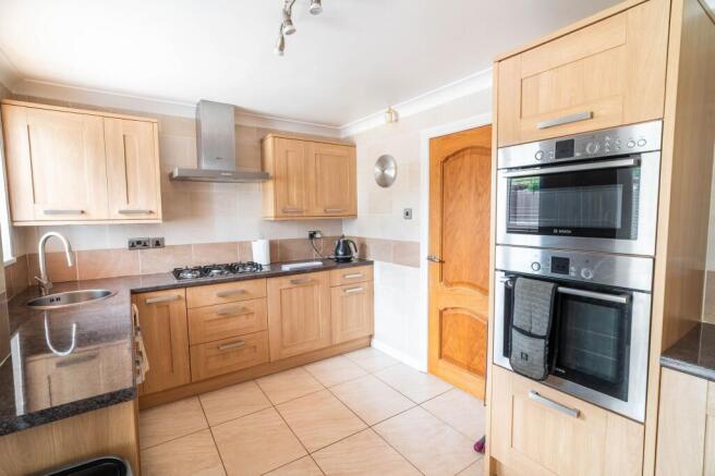 3 bed Semi-Detached for sale Image 10