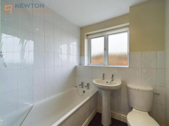 Main bathroom.jpg