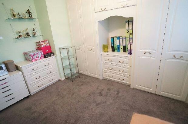 2nd Photo of Bed 3
