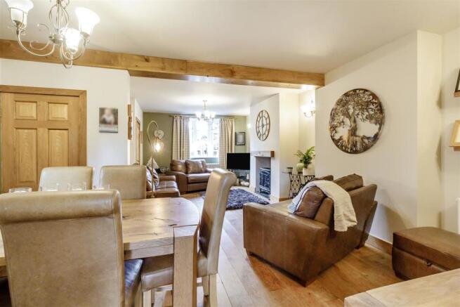 8512800-interior13.jpg