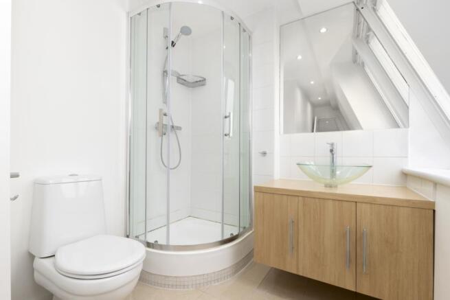 Ensuite Bathroom to Main Bedroom