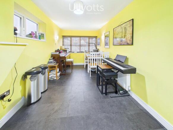 4 bed Detached for sale Image 5