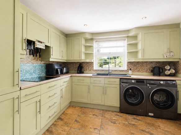 3 bed Semi-Detached for sale Image 4