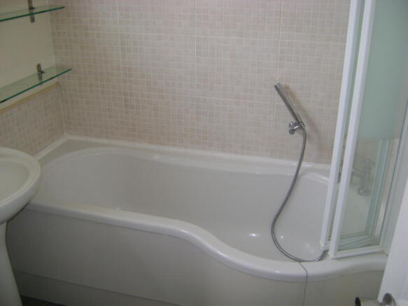 BATHROOM 2