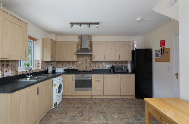 7 Middlewood Close-7.jpg