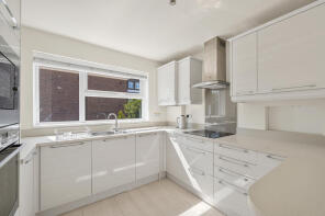 Flat 6, 115a Kingsdown, Ridgway, London SW19 4RL