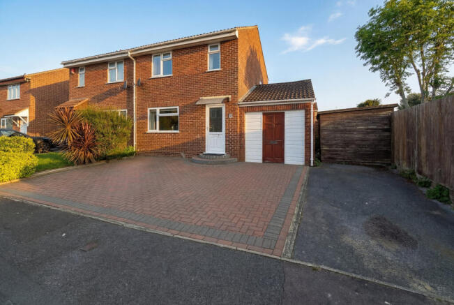 3 bed semi-detached house for sale