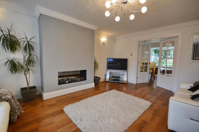 7 Leighton close lounge2.jpeg